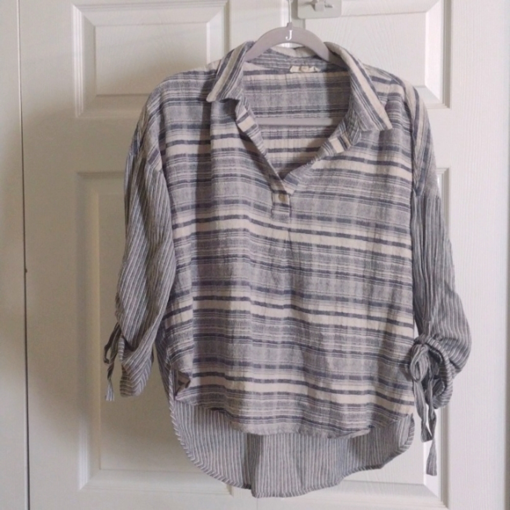 Mystree small boho blue and white top